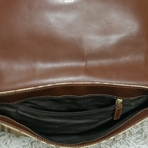 Burberry purse - Picture 7 of 8